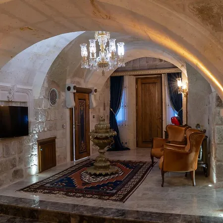 Elika Cave & غوريمِيه