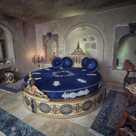 Elika Cave & غوريمِيه