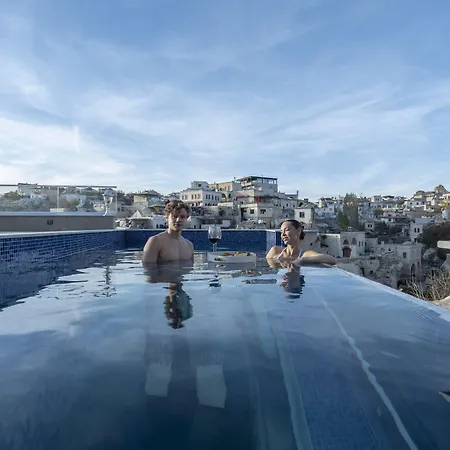 Elika Cave & غوريمِيه